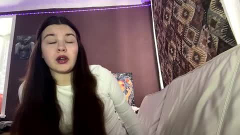 Snapshot of hazelchesick chatting on February 27, 10:15 am Chloe online show from February 27, 10:15 am