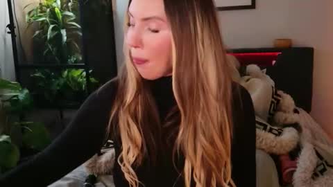 Hazeleo online show from January 11, 9:20 pm