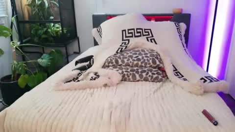 Hazeleo online show from March 5, 9:11 pm