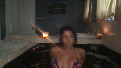 Snapshot of hazell77 chatting on November 8, 6:07 pm hazell77 online show from November 8, 6:07 pm