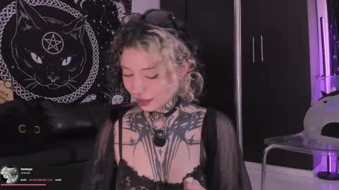 Snapshot of hazellwitch chatting on May 4, 6:26 pm Hazell Witch online show from May 4, 6:26 pm