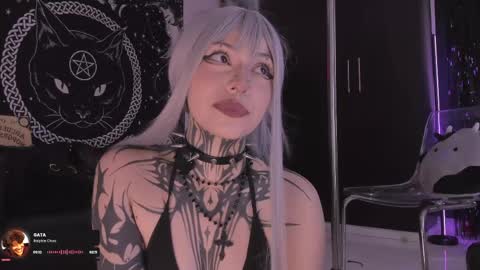 Snapshot of hazellwitch chatting on May 30, 8:39 pm Hazell Witch online show from May 30, 8:39 pm