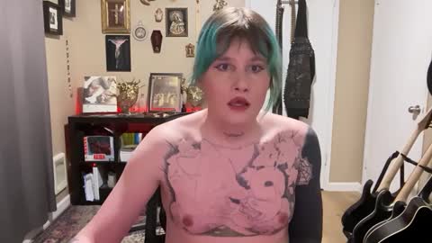 Snapshot of heavensentttt chatting on December 5, 2:55 pm Saoirse online show from December 5, 2:55 pm