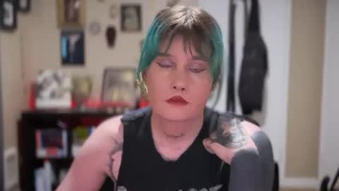 Snapshot of heavensentttt chatting on December 5, 8:11 pm Saoirse online show from December 5, 8:11 pm