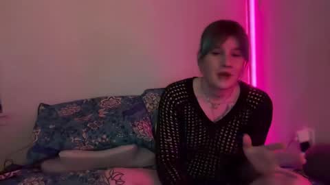 Snapshot of heavensentttt chatting on January 18, 6:24 am Saoirse online show from January 18, 6:24 am