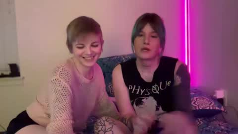 Snapshot of heavensentttt chatting on January 26, 4:09 am Saoirse online show from January 26, 4:09 am