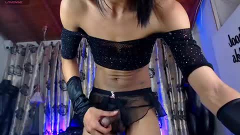 Snapshot of hecate_doll chatting on July 11, 7:49 pm hecate_doll online show from July 11, 7:49 pm