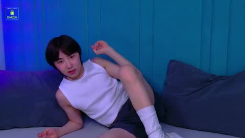 HEEJIN online show from April 7, 8:31 pm