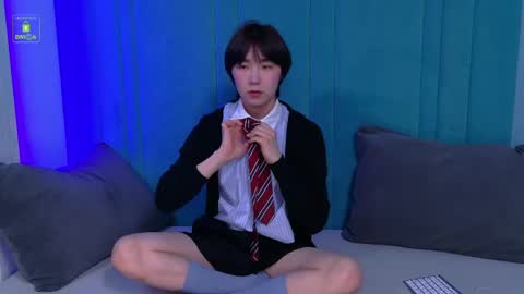 HEEJIN online show from April 12, 3:39 pm