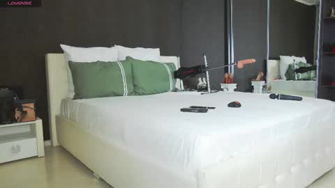 Helen online show from November 14, 5:11 pm