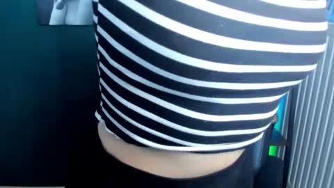 Snapshot of heidi_pleasure chatting on July 8, 9:03 am Heidi online show from July 8, 9:03 am