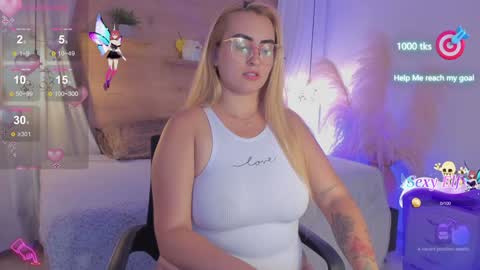 Snapshot of heidishayk chatting on December 4, 8:18 pm ANTARA REY online show from December 4, 8:18 pm