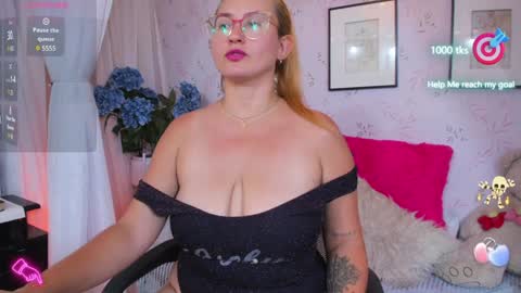 Snapshot of heidishayk chatting on December 20, 4:25 pm ANTARA REY online show from December 20, 4:25 pm