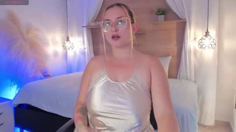 Snapshot of heidishayk chatting on February 21, 7:21 pm ANTARA REY online show from February 21, 7:21 pm