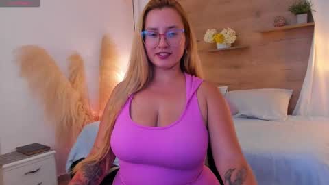 Snapshot of heidishayk chatting on September 10, 7:36 pm ANTARA REY online show from September 10, 7:36 pm