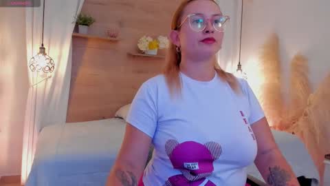 Snapshot of heidishayk chatting on September 16, 7:04 pm ANTARA REY online show from September 16, 7:04 pm