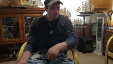 xxScubaStevexx online show from April 8, 6:08 pm