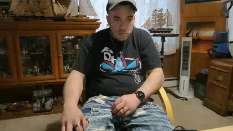 xxScubaStevexx online show from April 13, 11:32 pm