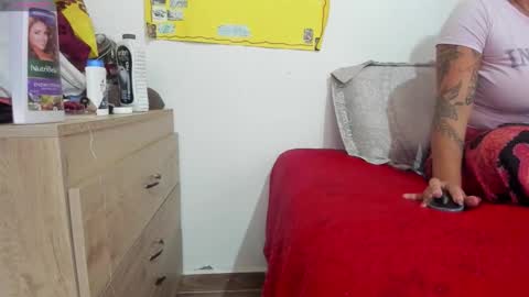 Snapshot of hela_wet chatting on November 24, 5:12 pm Hela Independent model online show from November 24, 5:12 pm