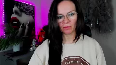 Snapshot of helen_79 chatting on April 10, 3:06 pm Helen online show from April 10, 3:06 pm