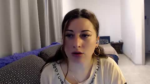Snapshot of helen_adams_ chatting on June 18, 5:51 am helen_adams_ online show from June 18, 5:51 am