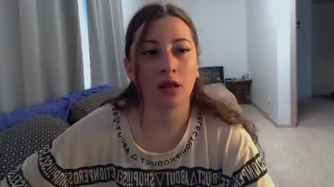 Snapshot of helen_adams_ chatting on June 26, 5:45 am helen_adams_ online show from June 26, 5:45 am