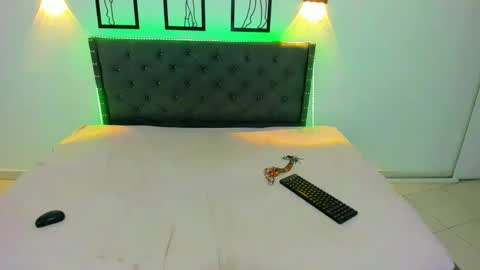 Snapshot of helen_curly chatting on September 19, 2:29 pm helen_curly online show from September 19, 2:29 pm