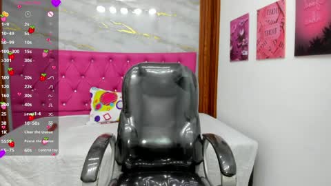 Snapshot of helen_russoo chatting on April 21, 6:55 pm Helen online show from April 21, 6:55 pm