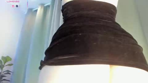 Snapshot of helena_cole chatting on October 4, 10:19 pm helena online show from October 4, 10:19 pm