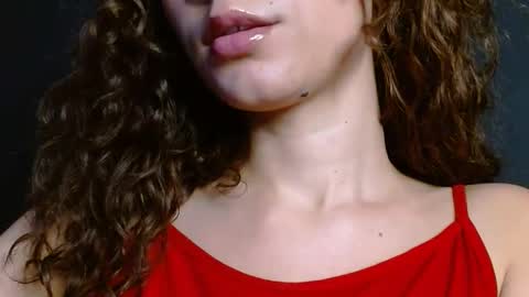 Snapshot of helena_hadler chatting on December 3, 3:21 pm -- EE -- online show from December 3, 3:21 pm