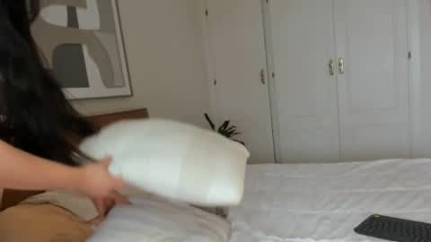 helena_hills online show from October 27, 12:31 pm