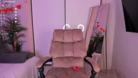 Helen online show from April 13, 3:28 pm