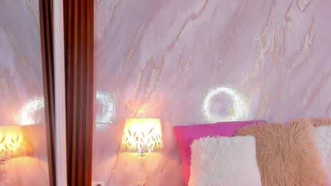 Snapshot of helena_santos01 chatting on February 12, 1:39 pm Helena Santos online show from February 12, 1:39 pm