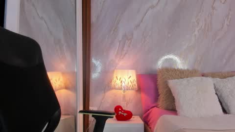 Snapshot of helena_santos01 chatting on February 23, 10:56 am Helena Santos online show from February 23, 10:56 am