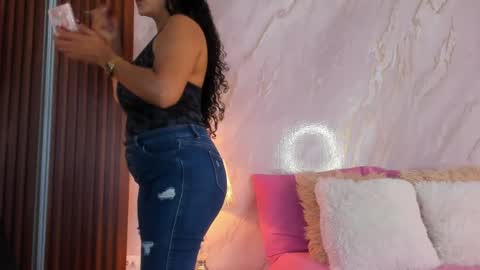 Helena Santos  online show from April 17, 8:01 pm