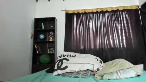 Snapshot of helena_spellman chatting on February 2, 7:35 pm helena_spellman online show from February 2, 7:35 pm