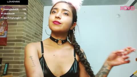 Snapshot of helenacyruss666 chatting on January 11, 3:23 am Only 18 cyrus online show from January 11, 3:23 am