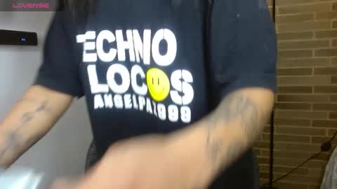 Snapshot of helenacyruss666 chatting on November 3, 11:59 pm Only 18 cyrus online show from November 3, 11:59 pm