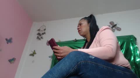 Snapshot of helenahotwet chatting on December 21, 2:02 pm helenahotwet online show from December 21, 2:02 pm