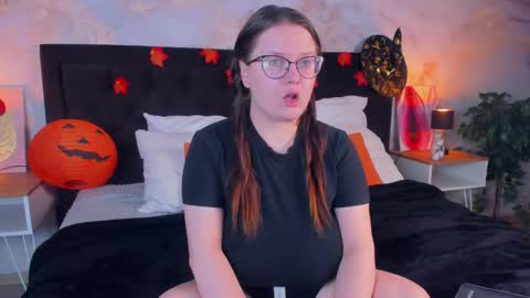 Snapshot of helendanvers chatting on October 23, 9:46 pm helendanvers online show from October 23, 9:46 pm