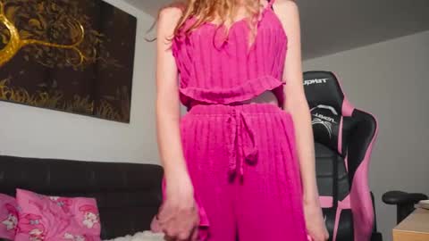 Snapshot of helenhis chatting on May 1, 1:43 am Helenn online show from May 1, 1:43 am