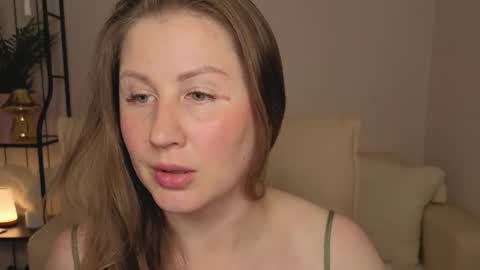 Snapshot of helens_lov chatting on June 28, 2:06 am Helen online show from June 28, 2:06 am