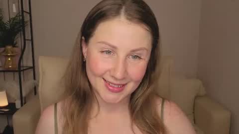 Snapshot of helens_lov chatting on July 13, 2:47 am Helen online show from July 13, 2:47 am