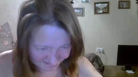 Snapshot of helgacharming chatting on August 4, 11:40 pm helgacharming online show from August 4, 11:40 pm
