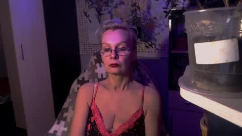 Snapshot of helgahimmele chatting on May 11, 11:02 pm Helga online show from May 11, 11:02 pm