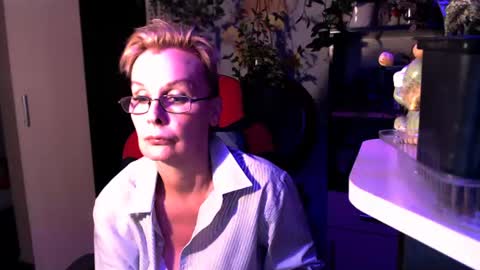 Snapshot of helgahimmele chatting on June 11, 10:08 pm Helga online show from June 11, 10:08 pm