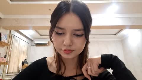 Snapshot of helgakraszewski chatting on October 31, 10:27 am Alice online show from October 31, 10:27 am