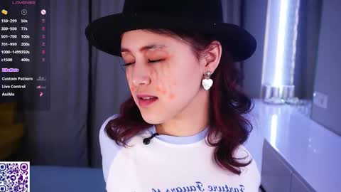 Snapshot of helgamartin chatting on February 21, 8:21 pm Aurora online show from February 21, 8:21 pm