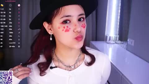 Snapshot of helgamartin chatting on February 23, 8:28 pm Aurora online show from February 23, 8:28 pm