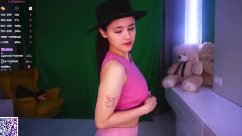 Aurora online show from April 5, 9:01 pm